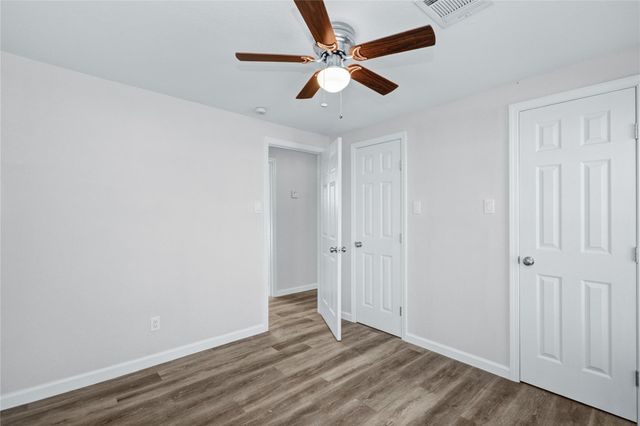 207 E Bernard Street, Clute, TX 77531