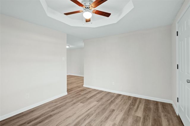 207 E Bernard Street, Clute, TX 77531