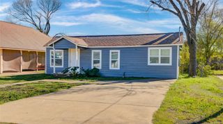 207 E Bernard Street, Clute, TX 77531