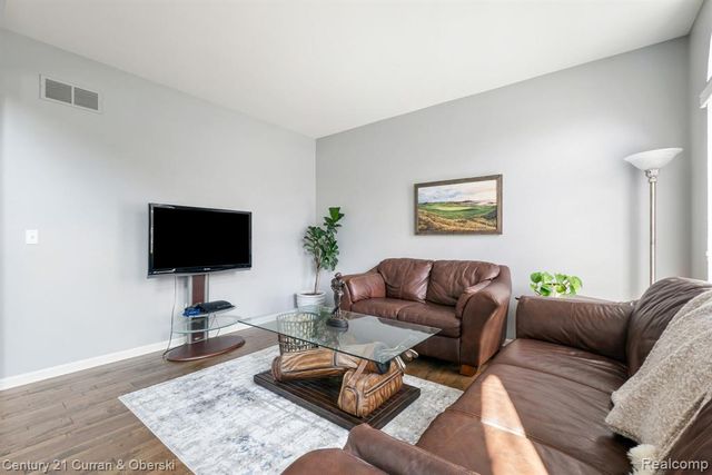 23498 Prescott Lane W, South Lyon, MI 48178