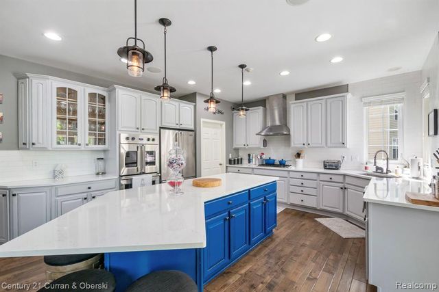23498 Prescott Lane W, South Lyon, MI 48178