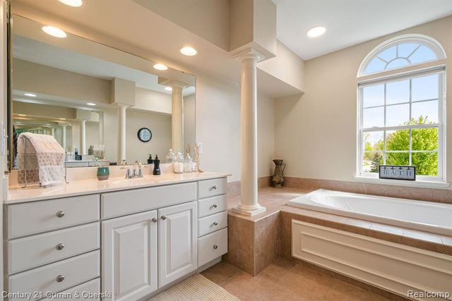 23498 Prescott Lane W, South Lyon, MI 48178
