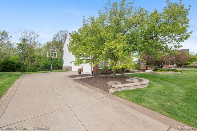 23498 Prescott Lane W, South Lyon, MI 48178