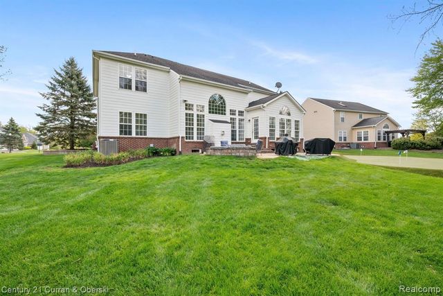 23498 Prescott Lane W, South Lyon, MI 48178