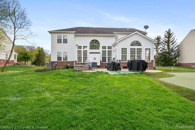 23498 Prescott Lane W, South Lyon, MI 48178