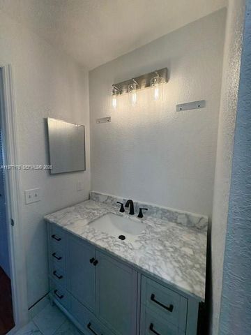 7664 NW 182nd Ter 105, Hialeah, FL 33015