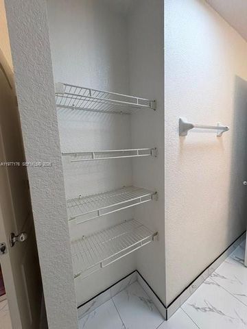 7664 NW 182nd Ter 105, Hialeah, FL 33015