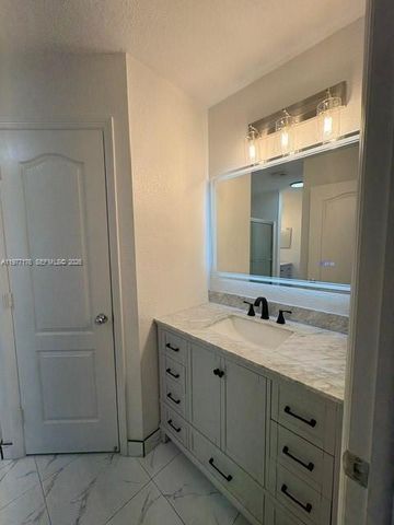 7664 NW 182nd Ter 105, Hialeah, FL 33015