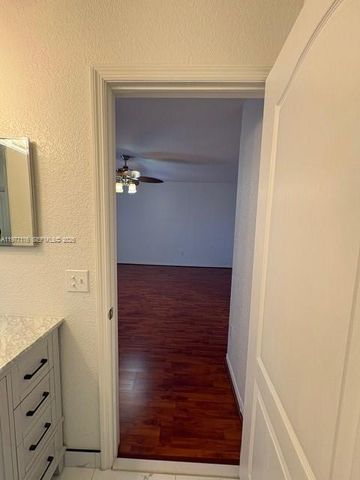 7664 NW 182nd Ter 105, Hialeah, FL 33015