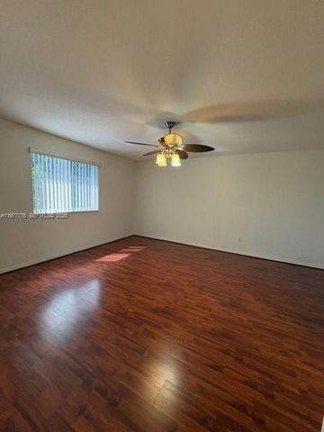 7664 NW 182nd Ter 105, Hialeah, FL 33015