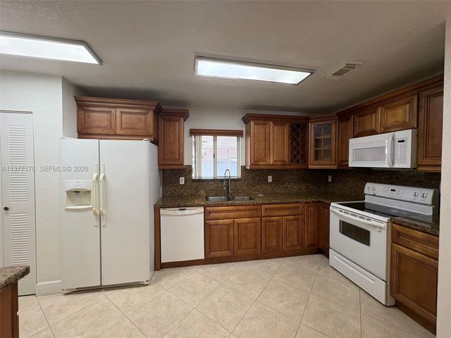 7664 NW 182nd Ter 105, Hialeah, FL 33015