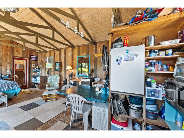 1417 N TENMILE, Lakeside, OR 97449