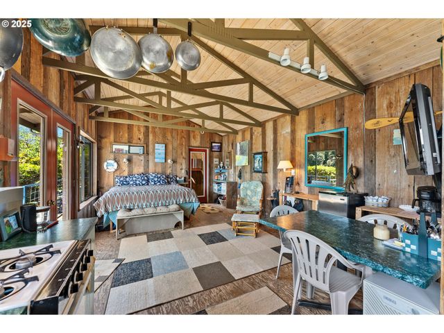 1417 N TENMILE, Lakeside, OR 97449