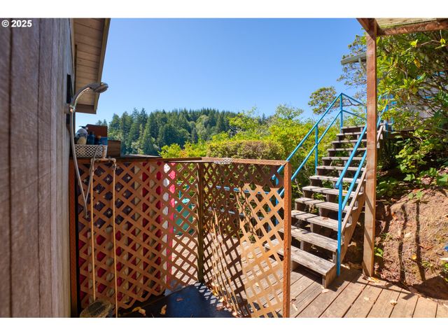 1417 N TENMILE, Lakeside, OR 97449