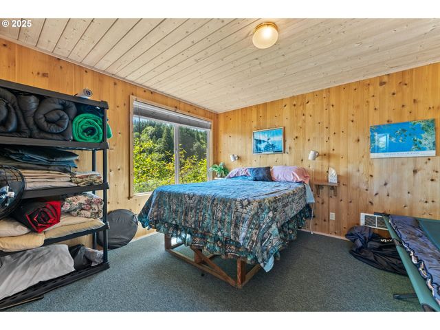 1417 N TENMILE, Lakeside, OR 97449