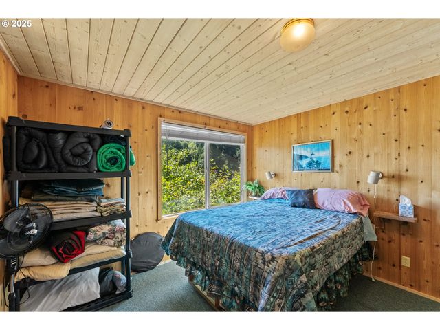 1417 N TENMILE, Lakeside, OR 97449