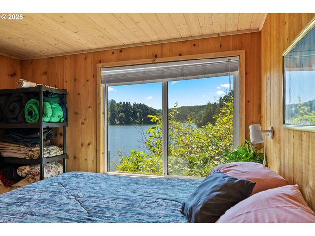1417 N TENMILE, Lakeside, OR 97449