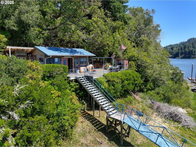 1417 N TENMILE, Lakeside, OR 97449