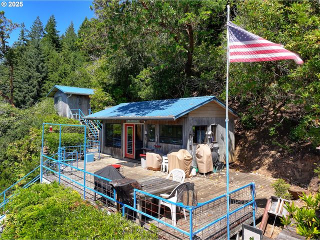 1417 N TENMILE, Lakeside, OR 97449