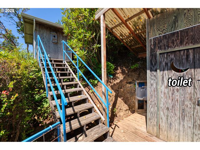 1417 N TENMILE, Lakeside, OR 97449