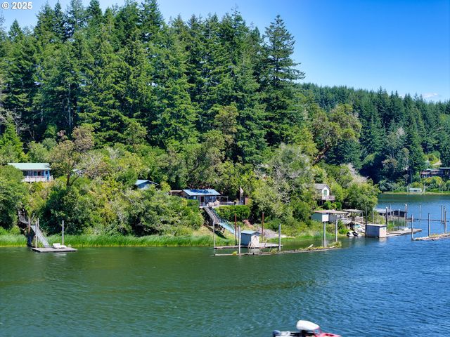 1417 N TENMILE, Lakeside, OR 97449