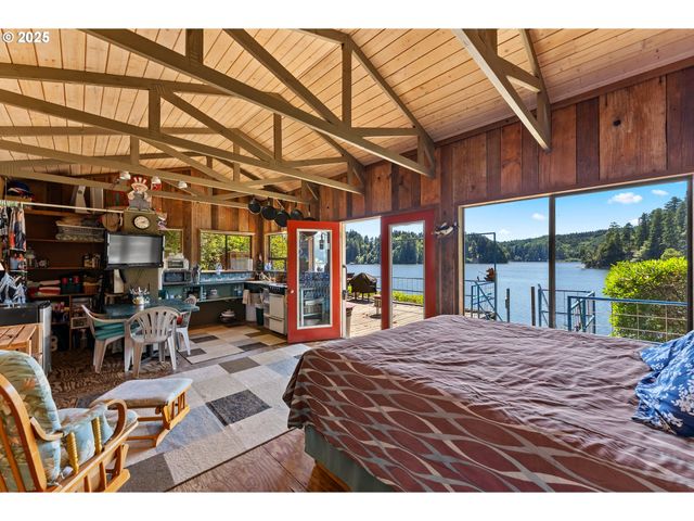 1417 N TENMILE, Lakeside, OR 97449