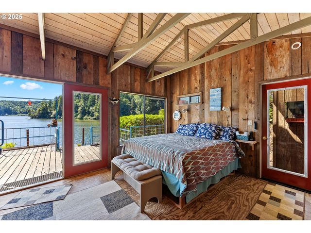 1417 N TENMILE, Lakeside, OR 97449
