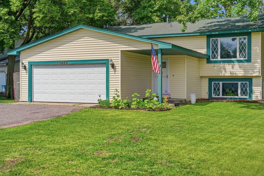 10982 Robinson Drive NW, Coon Rapids, MN 55433