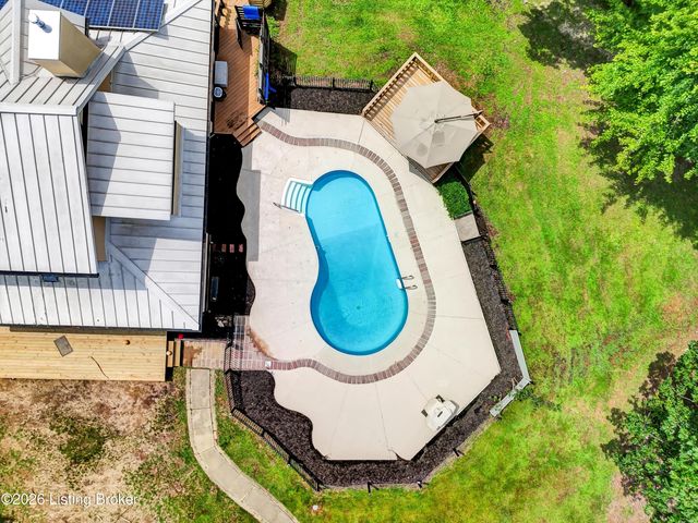 800 Candlelight Ln, Louisville, KY 40214
