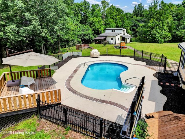 800 Candlelight Ln, Louisville, KY 40214