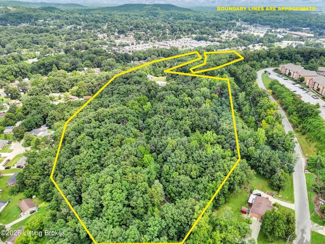 800 Candlelight Ln, Louisville, KY 40214