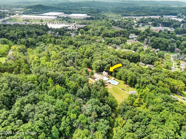 800 Candlelight Ln, Louisville, KY 40214