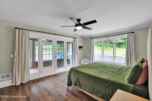 800 Candlelight Ln, Louisville, KY 40214