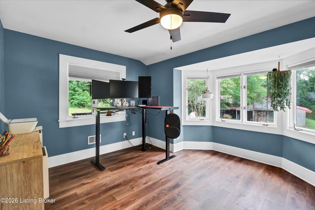800 Candlelight Ln, Louisville, KY 40214