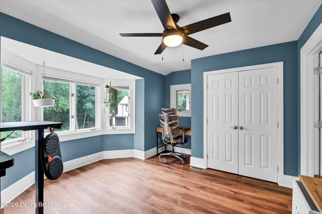 800 Candlelight Ln, Louisville, KY 40214
