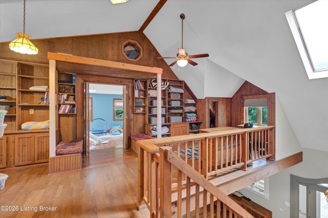 800 Candlelight Ln, Louisville, KY 40214