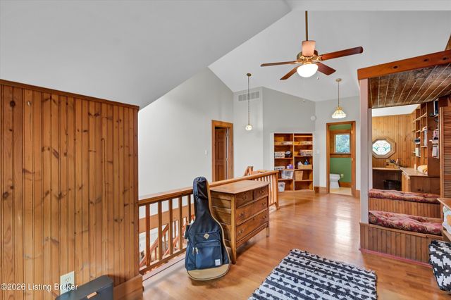 800 Candlelight Ln, Louisville, KY 40214