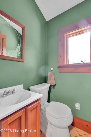 800 Candlelight Ln, Louisville, KY 40214