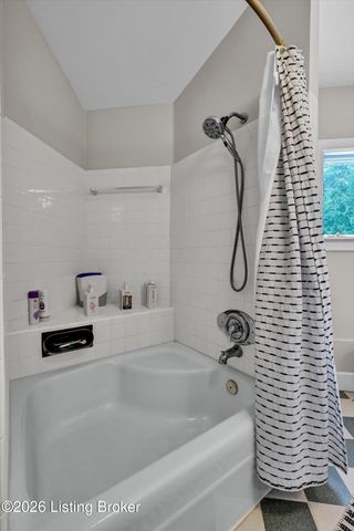 800 Candlelight Ln, Louisville, KY 40214