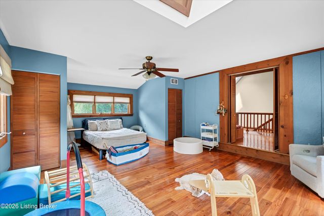 800 Candlelight Ln, Louisville, KY 40214