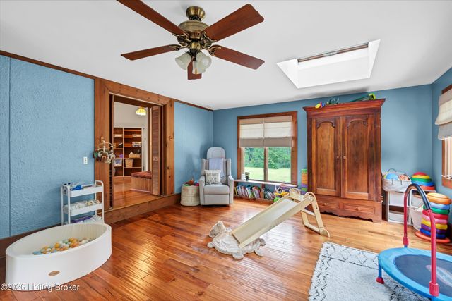 800 Candlelight Ln, Louisville, KY 40214