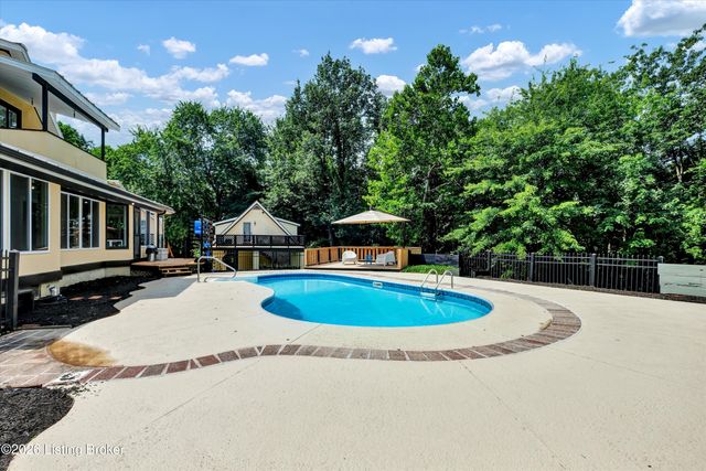 800 Candlelight Ln, Louisville, KY 40214