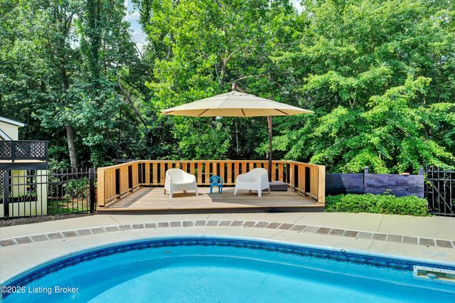 800 Candlelight Ln, Louisville, KY 40214