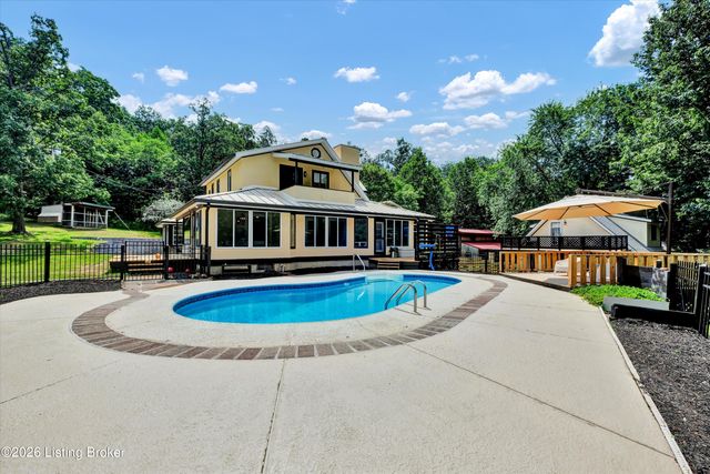 800 Candlelight Ln, Louisville, KY 40214