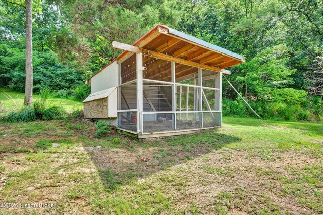 800 Candlelight Ln, Louisville, KY 40214