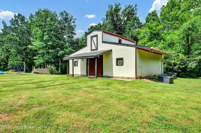 800 Candlelight Ln, Louisville, KY 40214