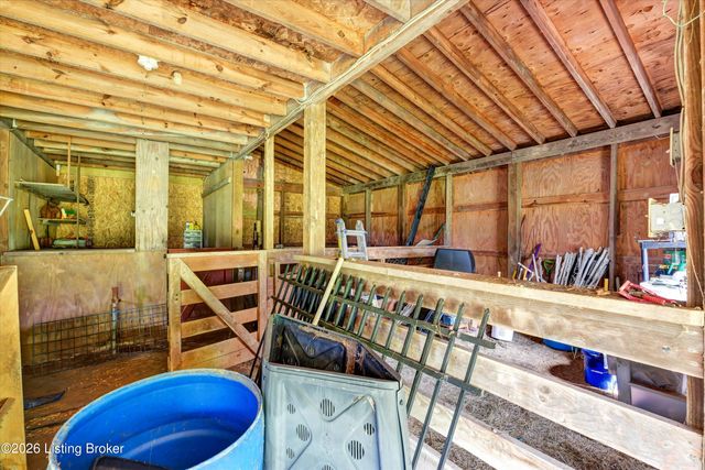 800 Candlelight Ln, Louisville, KY 40214