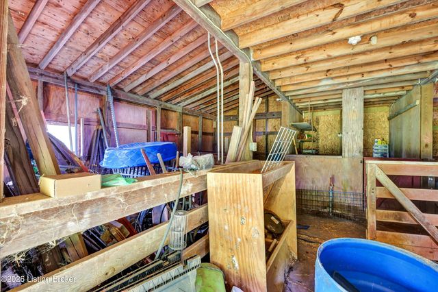 800 Candlelight Ln, Louisville, KY 40214