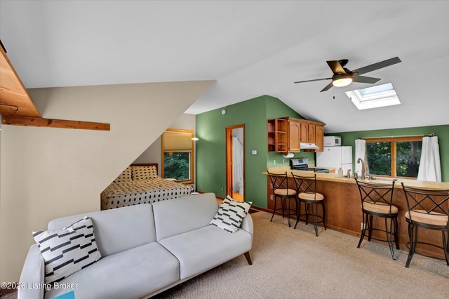800 Candlelight Ln, Louisville, KY 40214