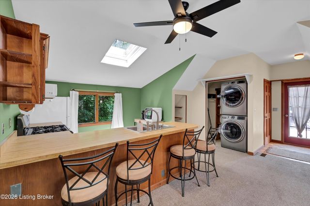 800 Candlelight Ln, Louisville, KY 40214